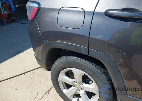 2020 Jeep Compass Latitude 4X4 z USA, uszkodzony, nr VIN 3C4NJDBB0LT163828